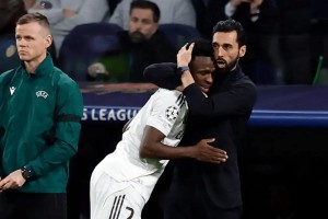 开云APP-马卡：阿韦洛亚优先团结更衣室，战术与体能调整将逐步推进