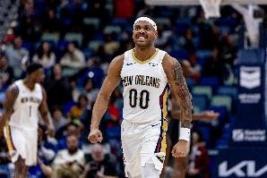 开云入口-状态火热！布鲁斯-布朗半场7投5中&amp;罚球2中2 得到14分2板2断