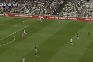 第9分钟，库杜斯助攻，理查利森侧身抽射破门，热刺1-0领先伯恩利