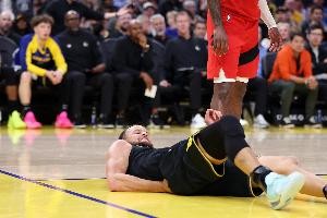 开云-库里因骨盆挫伤将继续缺席今日客场对阵热火的比赛